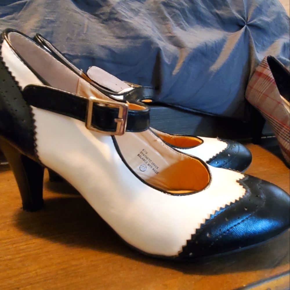saddle shoe style short heel